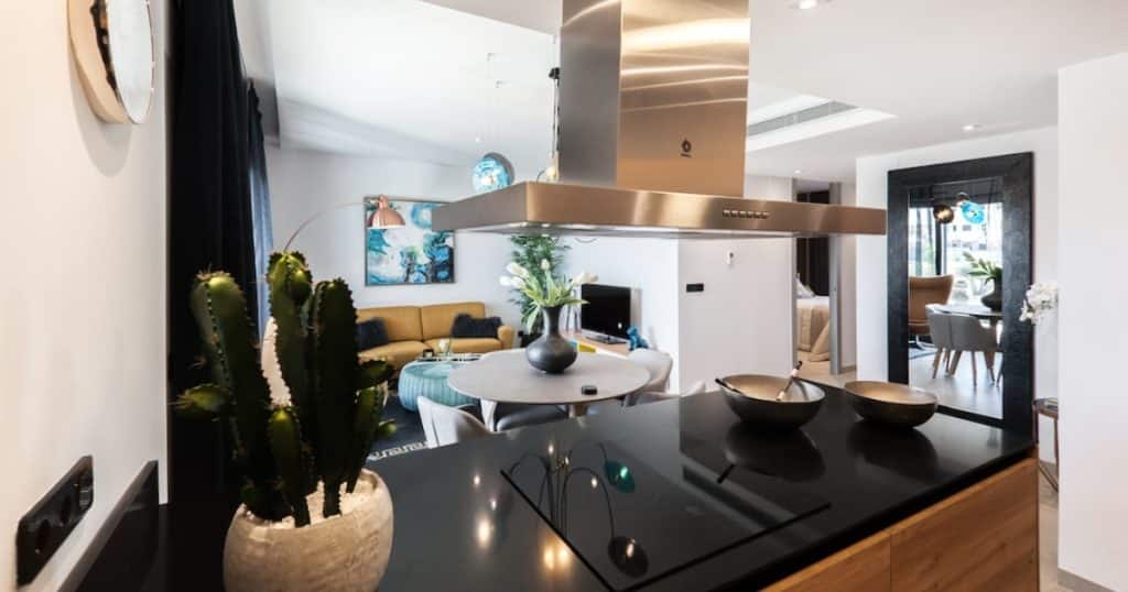 Read more about the article Efficiency Matters: How a Clean Kitchen Hood Improves Ventilation