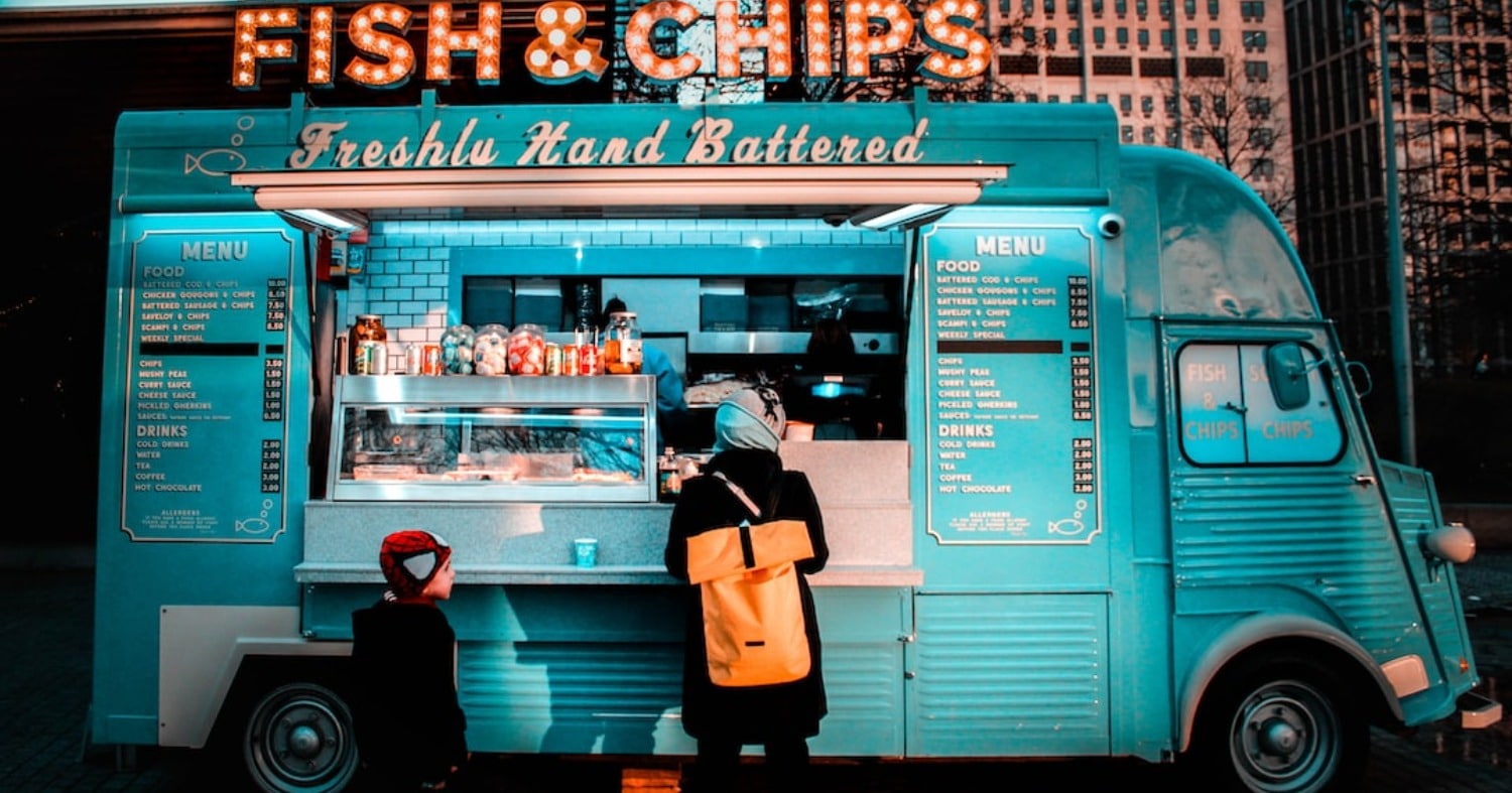 You are currently viewing Maintaining Your Hood Between Cleanings: Utah Restaurant Owner Tips